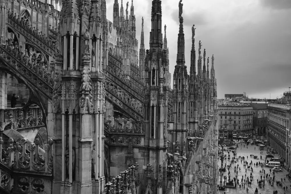 flying-buttresses-on-milan-duomo