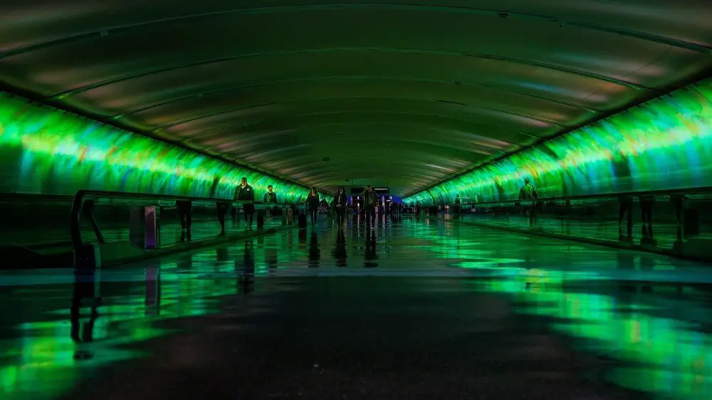 walkway-at-detroit-metropolitan-airport
