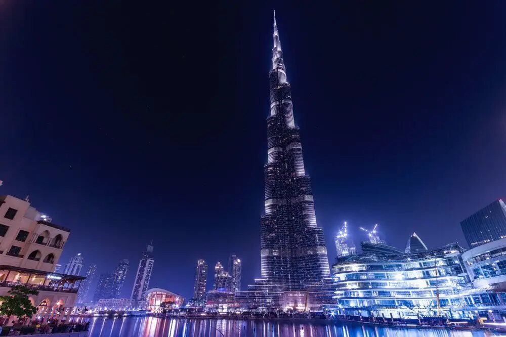 burj-khalifa-lit-up-at-night