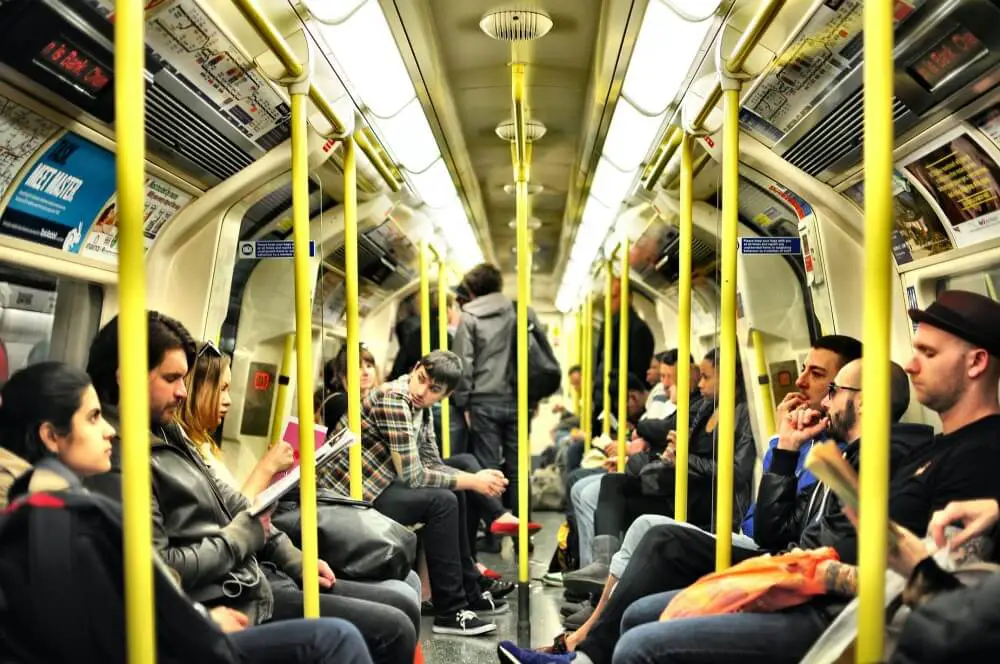 crowded-tube-train