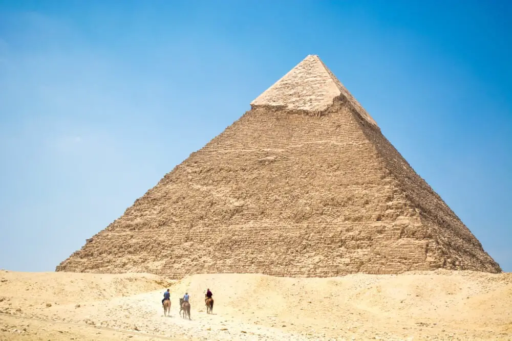 pyramids-of-giza-in-the-sun