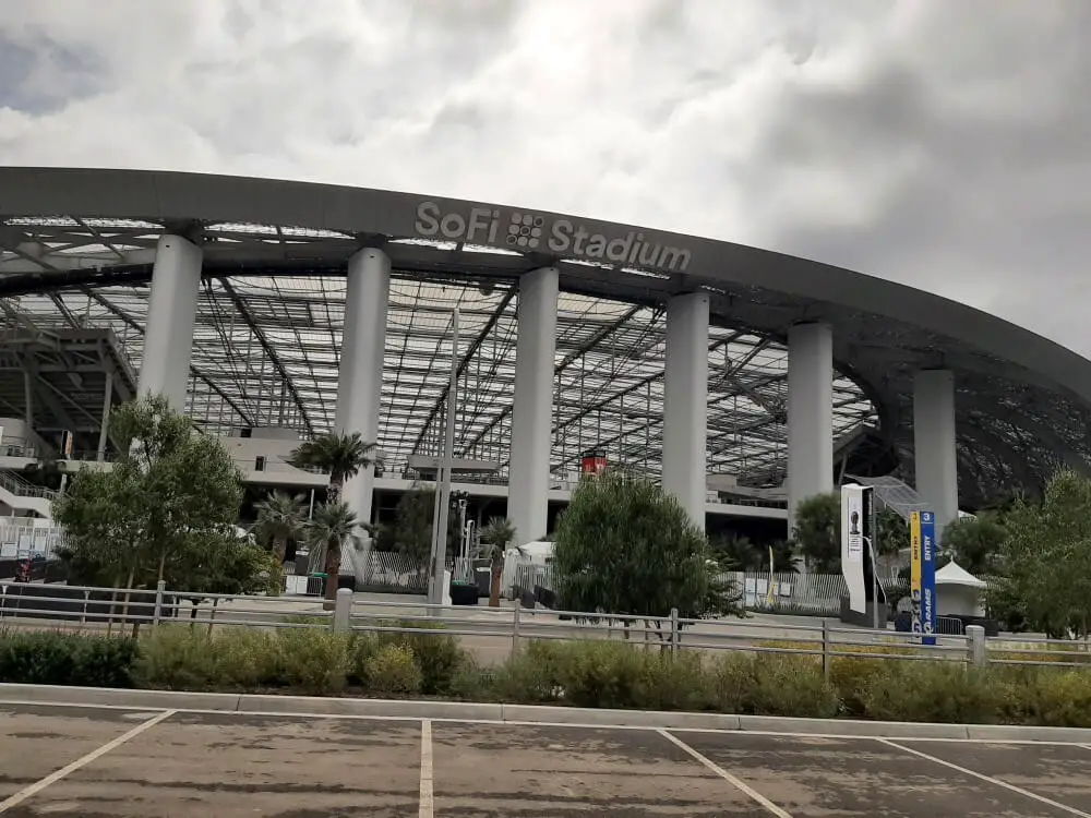 sofi-stadium-exterior