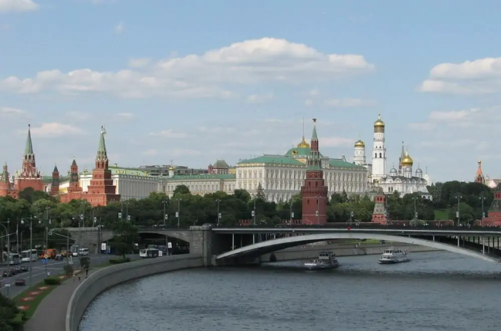 moscow-kremlin-from-a-distance