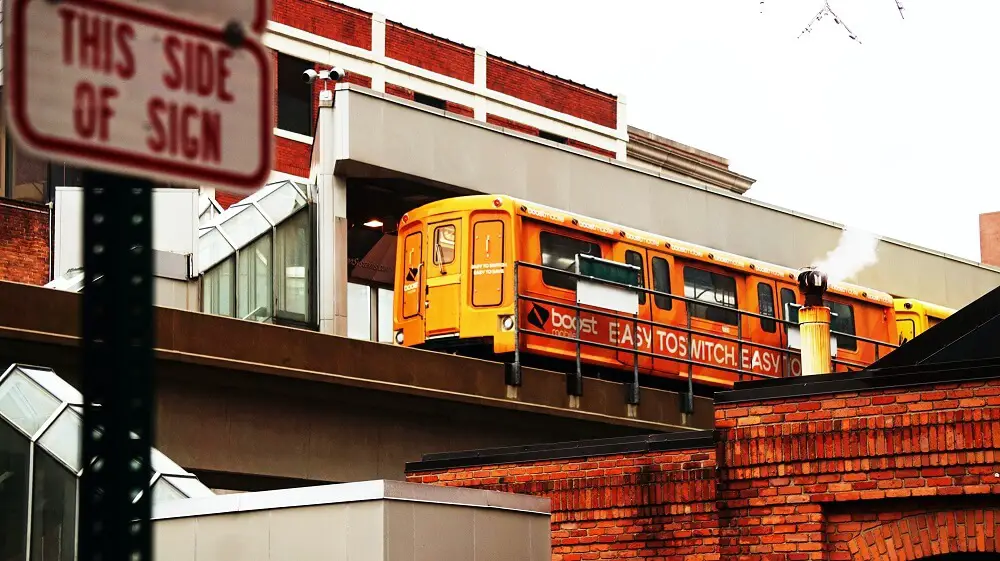 detroit people mover train